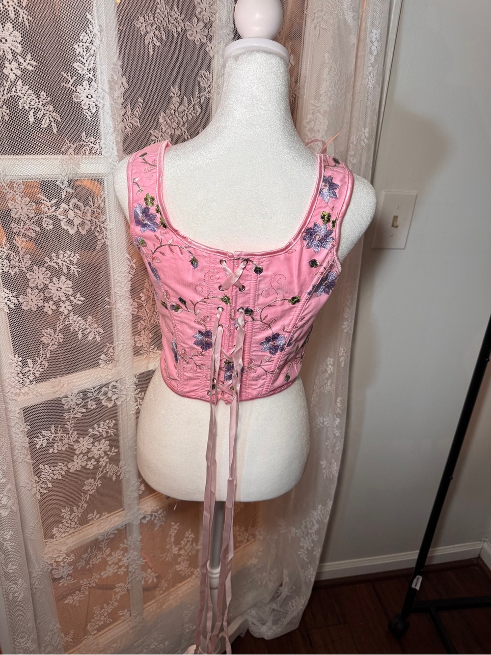 NWOT Pink Embroidered Corset Tank Top Women’s Medium - Picture 3 of 16